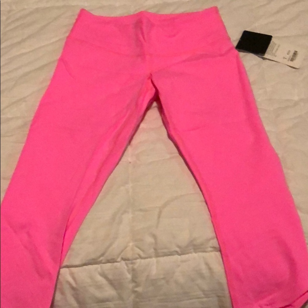 Pink Capri Lululrmon yoga pants. New with tags!